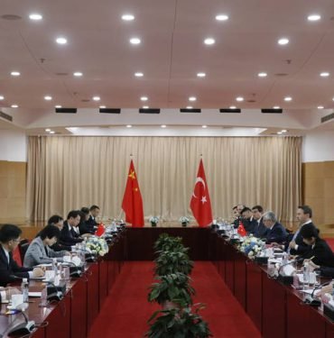 Enerji ve Tabii Kaynaklar Bakanı Bayraktar, Çin'de temaslarda bulundu