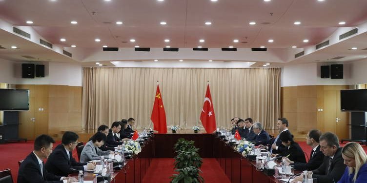 Enerji ve Tabii Kaynaklar Bakanı Bayraktar, Çin'de temaslarda bulundu