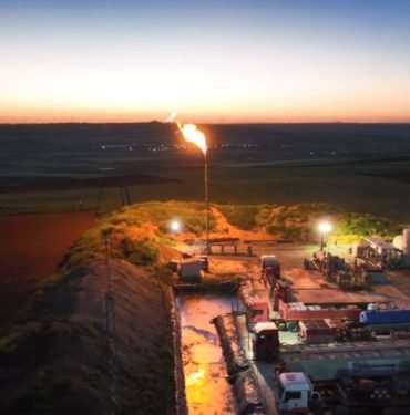 TEKİRDAĞ'DA 3 MİLYARLIK DOĞAL GAZ REZERVİ BULUNDU 4 YENİ KUYUDA 3 MİLYAR TL EKONOMİK BÜYÜKLÜĞE SAHİP 300 MİLYON METREKÜP DOĞAL GAZ REZERVİNE ULAŞILDI İLK ATEŞ YAKILDI: 2 HAFTA SONRA SANAYİ TESİSLERİNE DAĞITILACAK