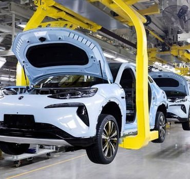 araba üretim hattı