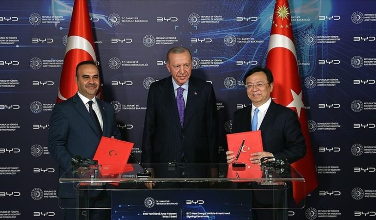 Geçen Hafta Duyurusunu Yaptığımız Çinli BYD'nin Yatırım Sözleşmeleri Bugün İmzalandı 1 BYD Sozlesme