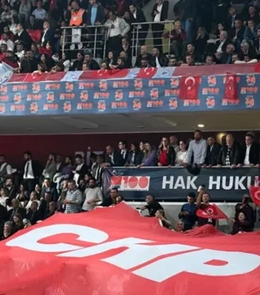 CHP Kurultay Davasında Tansiyon Yüksek: Mahkeme Davayı Erteledi, Tedbir Taleplerini Reddetti 8 CHP