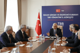 Bakan-Simsek-ve-Ekonomi-Kurmaylari-TBB-Yonetimi-ile-Gorustu-gemini