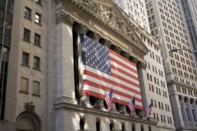 Wall-Street8217te-Banka-ve-Teknoloji-Hisselerinde-Kayip-Suruyor-featured