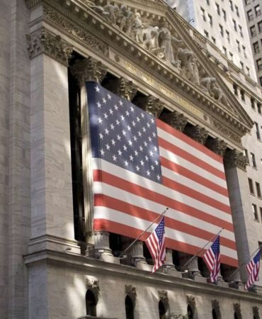 Wall-Street8217te-Banka-ve-Teknoloji-Hisselerinde-Kayip-Suruyor-featured