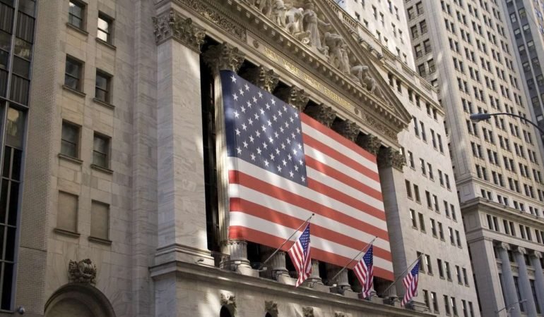 Wall-Street8217te-Banka-ve-Teknoloji-Hisselerinde-Kayip-Suruyor-featured