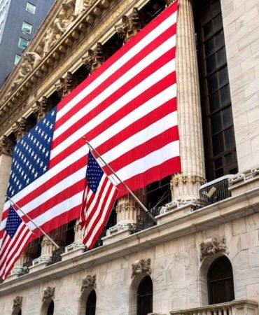 Wall-Street8217te-Zirve-Dolar-Dususte-Dow-Jones-Deger-Kaybetti-featured