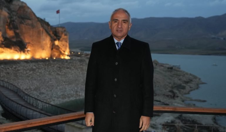 Bakan-Ersoy-Hasankeyf8217te-Tarihi-Projeler-Mercek-Altinda-featured