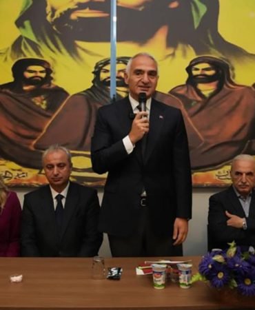 Bakan-Ersoy8217dan-Cemevi8217nde-Birlik-ve-Kardeslik-Mesaji-featured