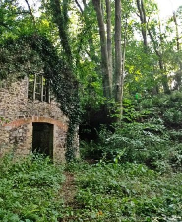 Bryan-Adamsin-efsane-klibindeki-ev-indirimli-fiyata-satista-featured