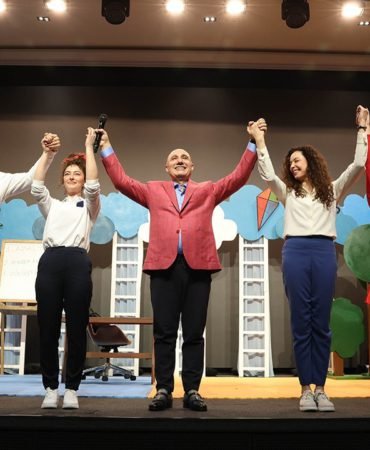 Halkbank-Cocuk-Tiyatrosu-Perde-Dedi-Super-Kahramanlar-featured