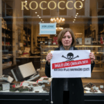 Ingiliz-Luks-Cikolata-Devi-Rococo-Iflas-Bayragini-Cekti-gemini