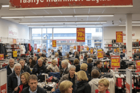 Ingiliz-Perakende-Zinciri-Iflas-Etti-Tasfiye-Indirimleri-Basladi-gemini