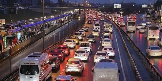 İstanbul’da Akşam Trafiği Durma Noktasında: Yoğunluk %90’a Ulaştı