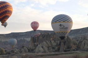 Kapadokya-Balon-Turlarina-Yogun-Ilgi-754-Bin-Kisi-Uctu-featured
