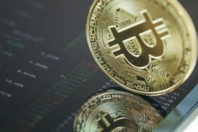 Kripto-piyasasinda-toparlanma-Bitcoin-75-bin-dolari-hedefliyor-featured