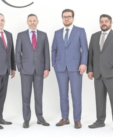 RePie-Holding8217den-2026-Uyarisi-Sifre-Jeopolitik-Cam-Tavan-featured