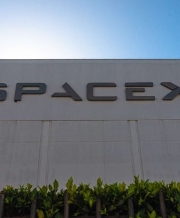SpaceX8217ten-Dev-Hamle-xAI8217yi-250-Milyar-Dolara-Satin-Aldi-featured