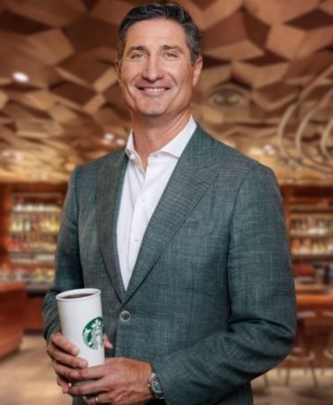 Starbucks-CEO8217suna-Sinirsiz-Jet-250-Bin-Dolarlik-Limit-Kalkti-featured