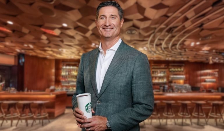 Starbucks-CEO8217suna-Sinirsiz-Jet-250-Bin-Dolarlik-Limit-Kalkti-featured