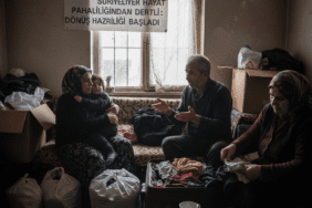 Suriyeliler-hayat-pahaliligindan-dertli-Donus-hazirligi-basladi-gemini