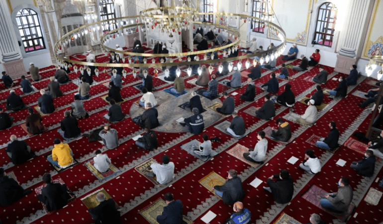 2026-Ramazan-Bayrami-Namaz-Saatleri-Tum-Illerin-Vakti-Belli-Oldu-featured