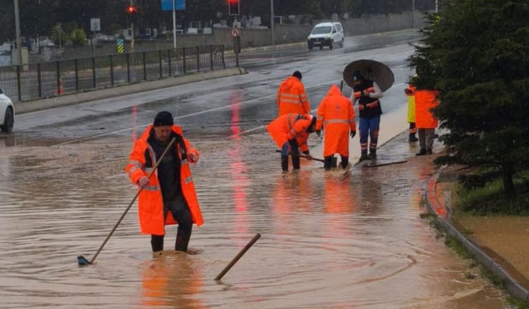 AKOMdan-Istanbullulara-Kritik-Uyari-Trafige-Cikmayin-featured
