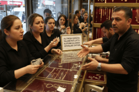 Altinda-Dusus-Talebi-Patlatti-Kuyumcularda-Stoklar-Eriyor-gemini