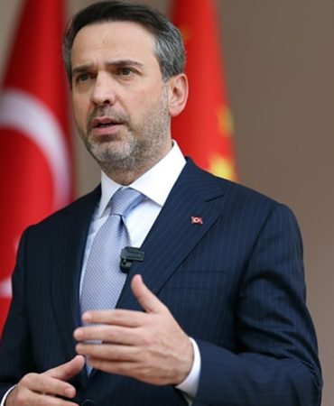 Bakan-Bayraktar-Turkiye-Kapidaki-Krizden-Guclenerek-Cikacak-featured