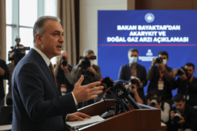 Bakan-Bayraktardan-Akaryakit-ve-Dogal-Gaz-Arzi-Aciklamasi-gemini