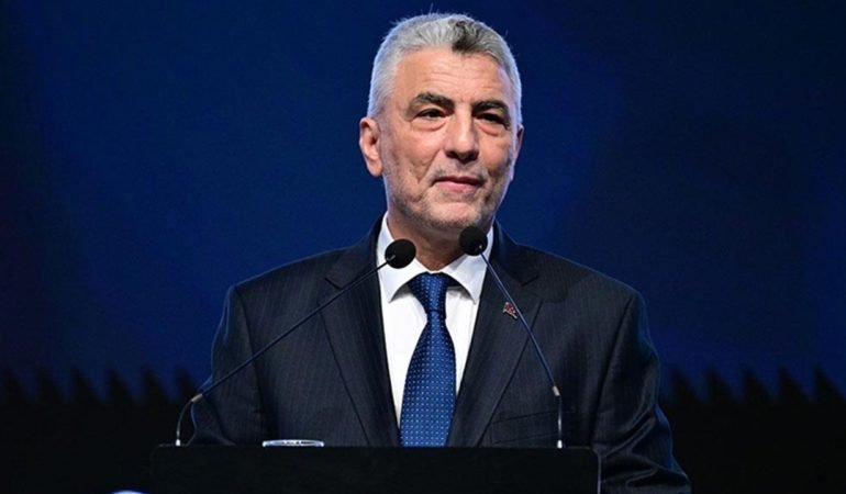 Bakan-Bolat-DUNYA-Ekonomi-Medyasinin-Kult-Rolunu-Ustleniyor-featured