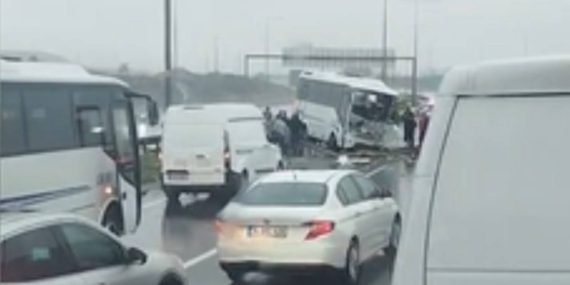 Başakşehir’de Polisi Taşıyan Servis Kaza Yaptı: 1 Şehit, 16 Yaralı