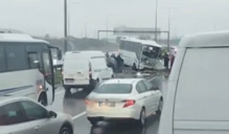 Basaksehir8217de-Polisi-Tasiyan-Servis-Kaza-Yapti-1-Sehit-16-Yarali-featured