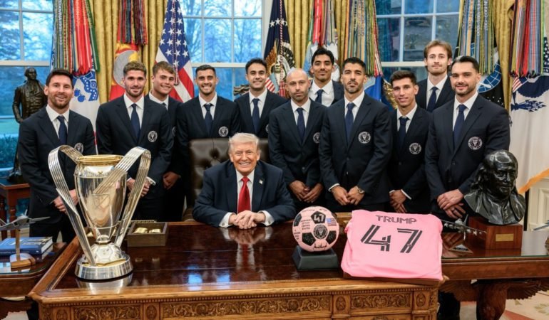 Beyaz Saray'da Inter Miami Zirvesi: Trump Tehdit Etti, Messi Alkışladı 6 Beyaz-Saray8217da-Inter-Miami-Zirvesi-Trump-Tehdit-Etti-Messi-Alkisladi-featured