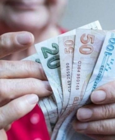 Emekli Bayram İkramiyesi Ödeme Takvimi Netleşti 2 Emekli-Bayram-Ikramiyesi-Odeme-Takvimi-Netlesti-featured