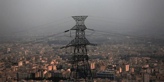 İran Enerji Tesislerine Saldırı: Tahran ve Elbruz Karanlığa Gömüldü