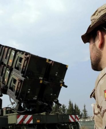 İspanya, Irak'taki 99 Askerini Türkiye'ye Tahliye Etti 3 Ispanya-Irak8217taki-99-Askerini-Turkiye8217ye-Tahliye-Etti-featured