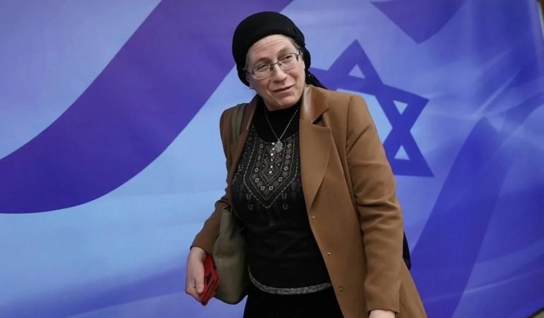 Israilli-Bakanin-Kizi-Shoshana-Strock-Evinde-Olu-Bulundu-featured