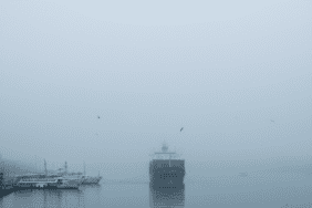 Istanbul-Bogazinda-yogun-sis-Gemi-ve-vapur-seferleri-durduruldu-gemini
