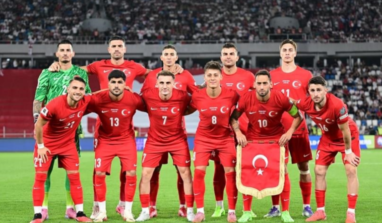 Kosova-Turkiye-Play-Off-Finalini-Michael-Oliver-Yonetecek-featured
