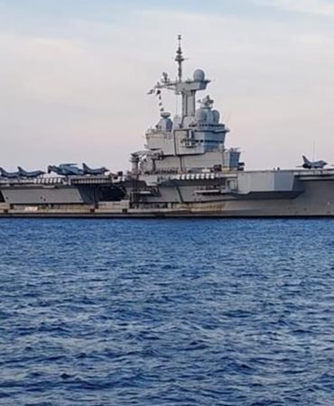 Macron'dan Orta Doğu Hamlesi: Charles de Gaulle Akdeniz'e İniyor 3 Macron8217dan-Orta-Dogu-Hamlesi-Charles-de-Gaulle-Akdeniz8217e-Iniyor-featured