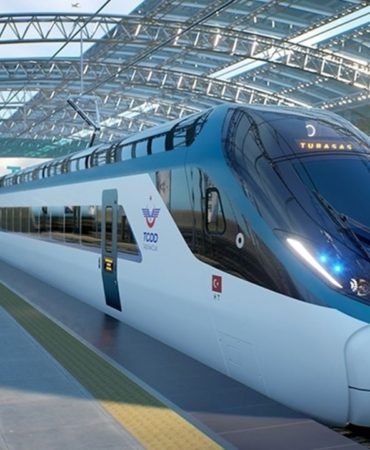 Milli-Elektrikli-Hizli-Tren-Seti-Cuma-Gunu-Raylara-Iniyor-featured