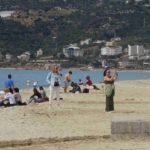 Sicaklik-20-Dereceyi-Buldu-Tatilciler-Sahillere-Kostu-featured