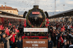 Turistik-Dogu-Ekspresi-Sezonu-10-Bin-166-Yolcuyla-Kapatti-gemini
