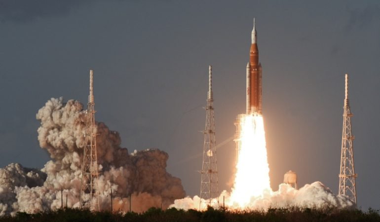 50-Yil-Sonra-Tarihi-Esik-Artemis-II-Ay8217in-Cekim-Alanina-Girdi-featured