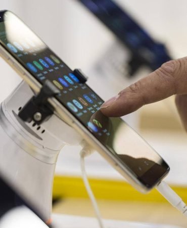 AB039den-teknoloji-devlerine-039pil-omru039-darbesi-Akilli-telefonlara-yeni-standartlar-geliyor-featured