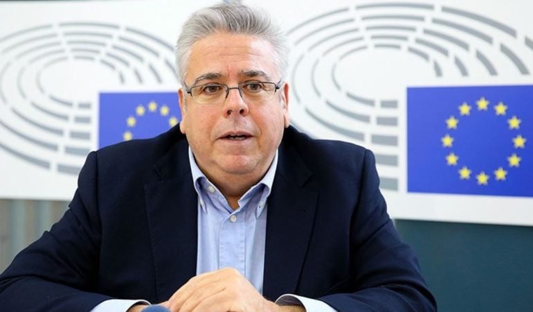 AP-Turkiye-Raportoru-Amor039dan-von-der-Leyen039e-tepki-featured