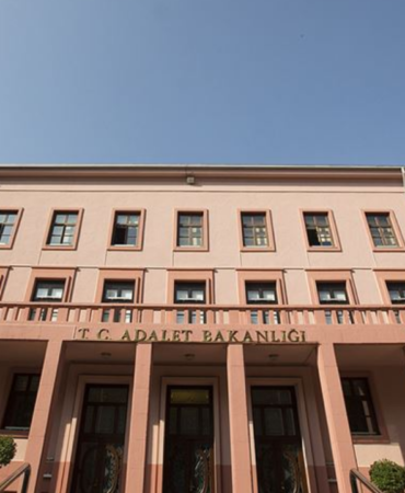 Adalet-Bakanligi-15-bin-personel-alimi-ilani-yayimlandi-mi-basvuru-hangi-tarihte-baslayacak-featured