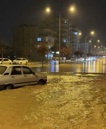 Adiyamanda-yagis-hayati-felc-etti-Araclar-mahsur-kaldi-featured