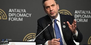 Bakan-Bayraktar-Ekonomimizde-anahtar-kelime-yenilenebilir-enerji-featured
